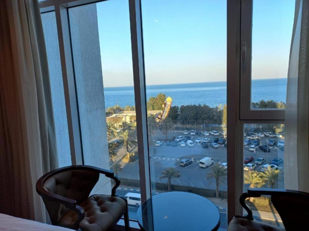 Gulf Blue Waves أمواج الخليج الزرقاء Hotell Kuwait City Exteriör bild